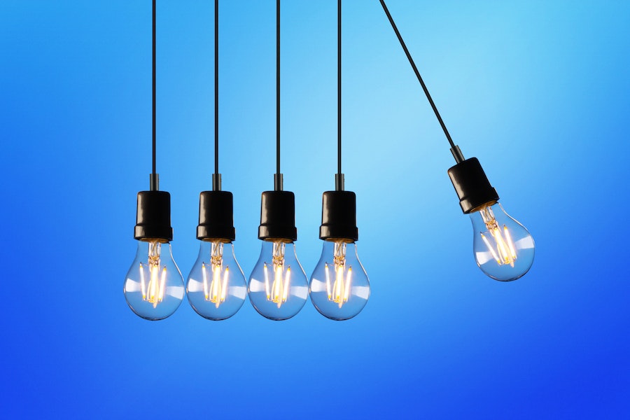 Light bulbs hanging together